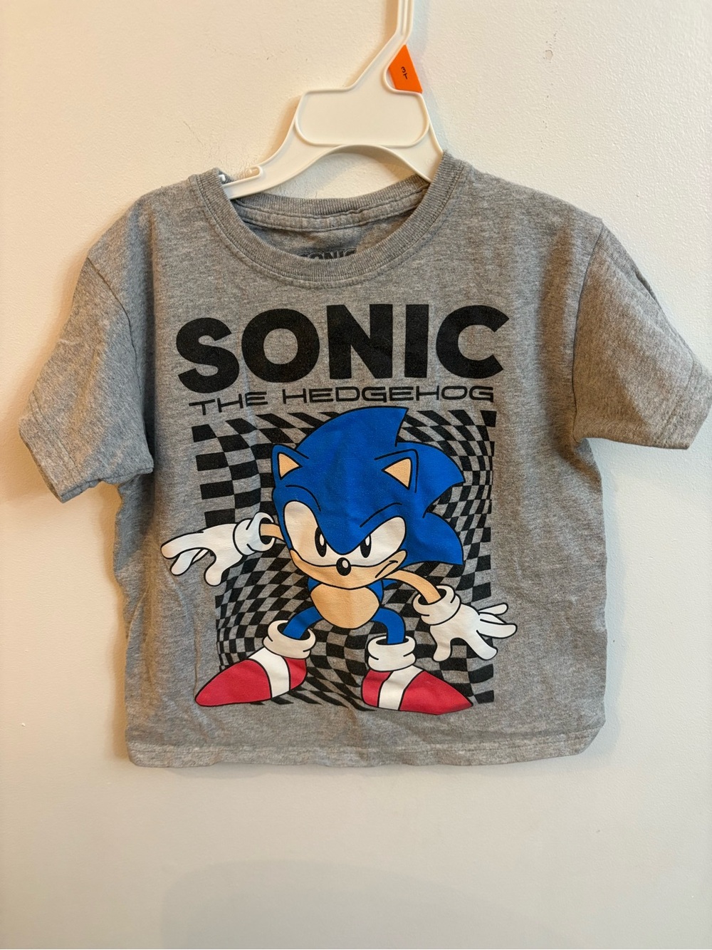 4/30$ Sonic The Hedgehog Grey Graphic Tee 6-7 years